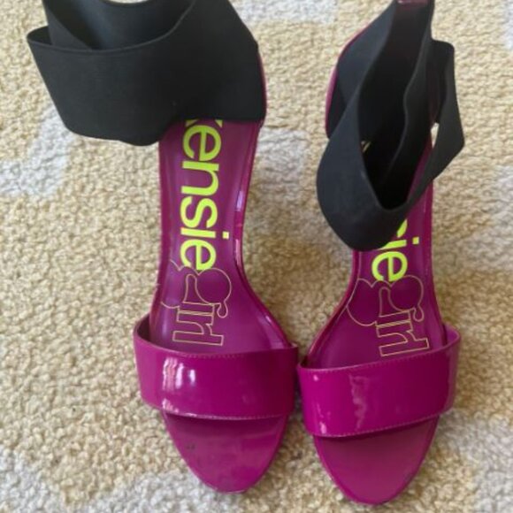 *5 for $20* Heels 7.5 - Picture 2 of 3